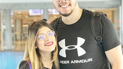 بعد الهجوم عليهما.. أحمد حسن وزينب يغادران مصر (صورة)