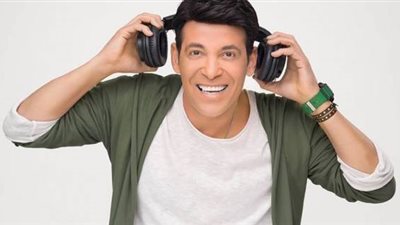 سعد الصغير يقضي عيد الأضحى بالجلباب الأبيض في شبرا (صور)