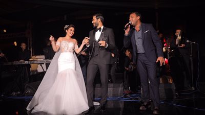 رامي صبري يشعل زفاف مروان محسن بحضور نجوم الأهلي (صور)