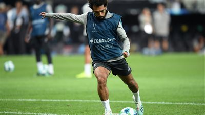 لقطات إنسانية لـ”محمد صلاح” فى تدريبات ليفربول استعدادًا للسوبر الأوروبي (فيديو)