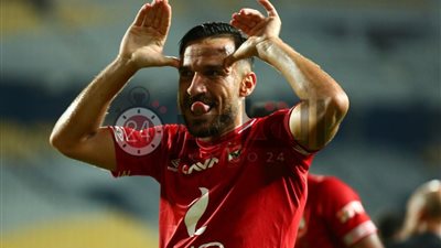 الأهلي يدرس ترضية علي معلول مادياً بسبب العرض السعودي