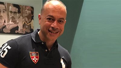 هكذا احتفل تامر مرسي بفوز منتخب مصر للناشئين لكرة اليد بكأس العالم (فيديو)