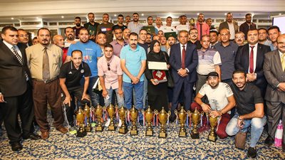 رئيس البريد يكرم العاملين المتميزين على مستوى الجمهورية