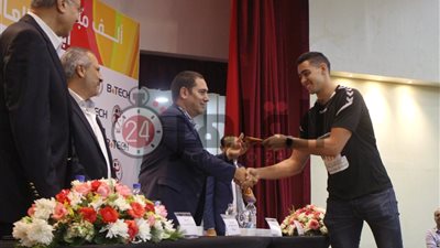 رئيس بي تك يكرم أبطال العالم في كرة اليد “كفانا تمثيل مشرف” (صور)