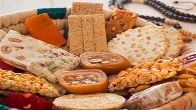 تعرف على حكم شراء حلوى المولد النبوي والتهادي بها