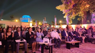 تكريم نضال الشافعى فى احتفالية قطاع الإنتاج الثقافي بانتصارات أكتوبر