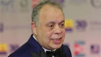 ردا على الانتقادات.. أشرف زكي: الفنانون مادة خصبة للفاضيين