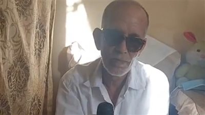 حكاية عم عبده الميت الحي: معاشي واقف من سنة بسبب خطأ| صور وفيديو 