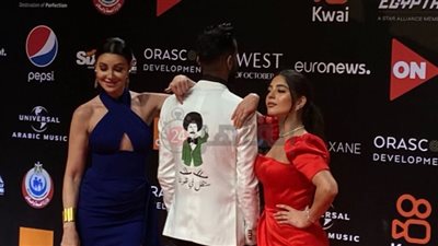 محمود الليثي عن ارتدائه جاكت عليه صورة سمير غانم: بوصل رسالة حب وامتنان بطريقة فنية