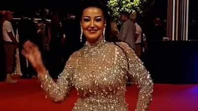 سمية الخشاب تثير الجدل برقصتها في الجونة.. والجمهور يقارنها بصلاح عبد الله بطريقة ساخرة