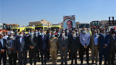 محافظ المنيا يتفقد طابور المعدات والمركبات ويشهد تجربة محاكاة السيول