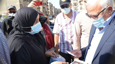 الغضبان يستمع إلى آراء سكان حي الزهور حول أعمال التطوير ببورسعيد 