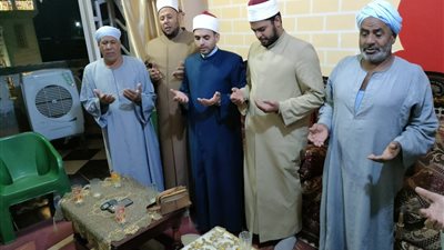 قافلة البحوث الإسلامية تنجح في إنهاء خصومة ثأرية دامت أكثر من 10 سنوات بقنا 