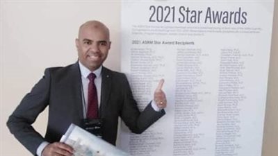 فوز أستاذ مساعد بطب أسيوط بجائزة المؤتمر الدولي لطب التكاثر