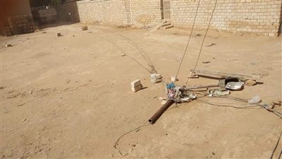 ولي أمر يستغيث بوجود عمود كهرباء عاري بجوار مدرسة: خطر على الطلاب