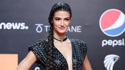 كعارضة الأزياء.. تارا عماد تخطف الأنظار على ريد كاربت مهرجان الجونة 2021