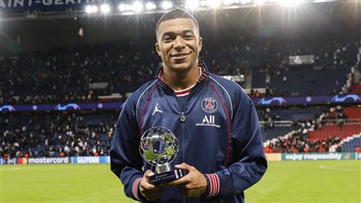 مبابي: ميسي الأفضل في العالم.. ومن الواجب ترك ركلة الجزاء له