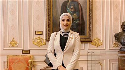 برلمانية للحكومة: هل نوفر 8 مليارات جنيه للوجبات ولا نوفر درجات لتعيين معلمين؟