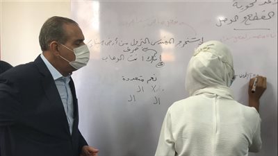 محافظ كفر الشيخ يختبر الطلاب خلال افتتاح مدرسة الشهيد الديهي