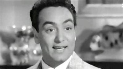 صلوا عليه 3 مرات وتعلم الموسيقى على يد رجل مطافئ.. محطات في حياة الراحل محمد فوزي