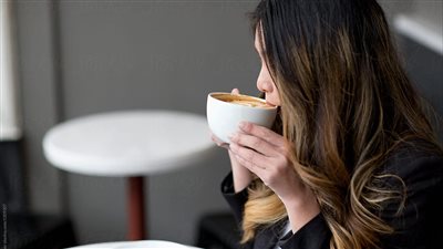 أضرار القهوة للبنات.. هل تؤثر على الرحم وتسبب العقم؟