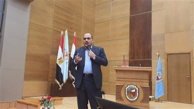 تداعيات ما بعد ثورة يناير.. الإعلامي محمد الباز محاضرًا في ورشة عمل بجامعة سوهاج