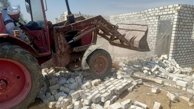 إزالة منزل مخالف بـ البلوك الأبيض على مساحة 100 متر في الفيوم |صور