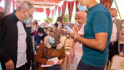رئيس جامعة طنطا يتابع إجراءات توقيع الكشف الطبي للطلاب الجدد