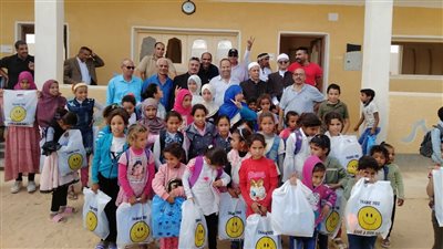 أسرة شهيد تقدم هدايا لطلاب معهد أزهري يحمل اسم ابنها بوسط سيناء | صور