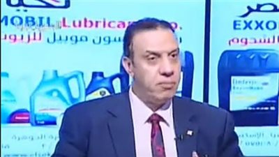 خبير اقتصادي يطالب رجال الأعمال بالتكفل بالمصروفات المدرسية للطلاب غير القادرين | فيديو