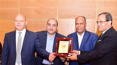 الإعلامي محمد الباز محاضرًا خلال ورشة عمل بجامعة سوهاج: أحداث يناير تسببت في خسائر كبيرة للدولة