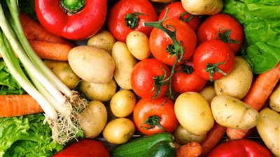 الطماطم بـ6.5 والبطاطس بـ8 جنيهات.. استقرار أسعار الخضروات اليوم بالأسواق