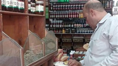 إعدام 170 كيلو أغذية فاسدة ومصادرة 26 شيشة بالدقهلية