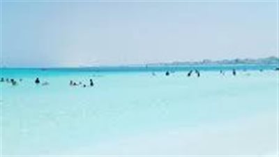إقبال ضعيف على شواطئ مطروح للاستمتاع بالطقس الخريفي 