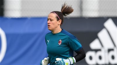 حارسة ميلان: لم يحالفنا الحظ في دوري أبطال أوروبا.. وصلاح لن يفوز بالكرة الذهبية لهذا السبب | حوار