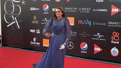 أول ظهور لـ بشرى على ريد كاربت مهرجان الجونة السينمائي بعد تعرضها للحادث  