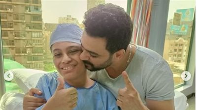 يارب صبره.. كريم الحسيني يطالب الجمهور بالدعاء لابنه بعد خضوعه لعملية جراحية 