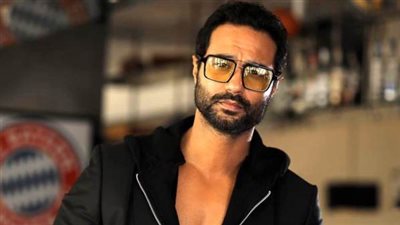 كريم فهمي يدافع عن سيدة في الشارع: نزلت ضربت الراجل وهنت كرامته