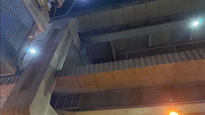 تهور سائق وشجاعة أُم.. تفاصيل مصرع وإصابة 5 أشخاص في سقوط سيارة صفط اللبن | فيديو وصور