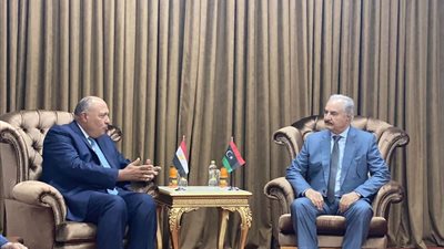 بعد مشاركته في مؤتمر استقرار ليبيا.. وزير الخارجية يزور بنغازي ويلتقي المشير خليفة حفتر 