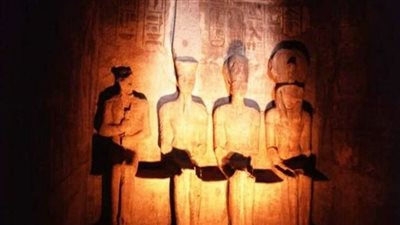 مدير آثار أسوان: 37 سفيرا حضروا ظاهرة تعامد الشمس على وجه رمسيس الثاني | فيديو 
