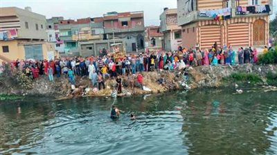 صور ضحايا حادث انقلاب سيارة داخل مصرف في الدقهلية