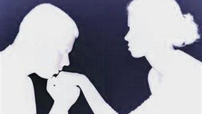 داعية إسلامي: تقبيل المرأة لشخص من غير المحارم حرام