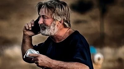 تمثيل تحول إلى حقيقة.. أليك بالدوين يقتل مصورة فيلم Rust │ صور