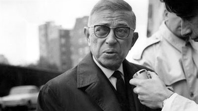 لماذا انقلب جان بول سارتر على الشيوعية بعدما كان من أشهر أتباعها؟