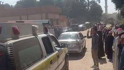 توفي فجأة.. طلاب معهد أزهري بقنا يصطفون لتشييع جثمان أستاذهم