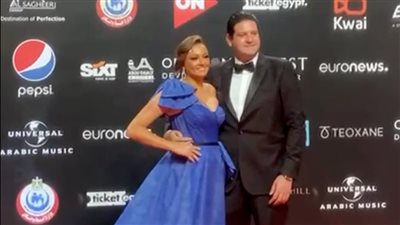 على الرغم من إصابتها.. تألق بشرى وزوجها في آخر أيام الجونة السينمائي