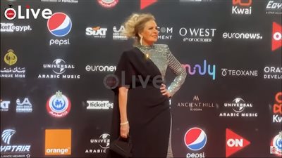 يسرا وأمينة خليل تتألقان بالأسود في ختام مهرجان الجونة السينمائي 2021