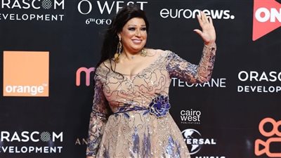 برقصات رومانسية.. فيفي عبده وتامر حبيب يخطفان الأنظار في كواليس حفل ختام مهرجان الجونة 