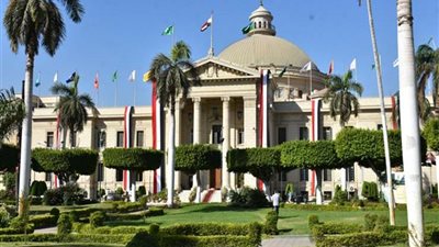 عميد اقتصاد القاهرة يكشف حقيقة منع دخول الطلاب دون تطعيم كورونا بعد 30 أكتوبر